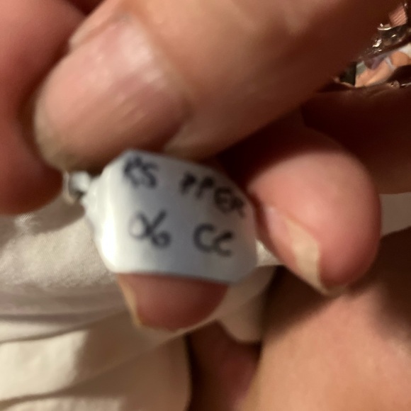 A pink AAA quality cubic zirconia pink and silver ring. - Picture 4 of 5